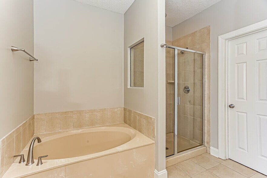 Building Photo - 136 Sunset Cir S