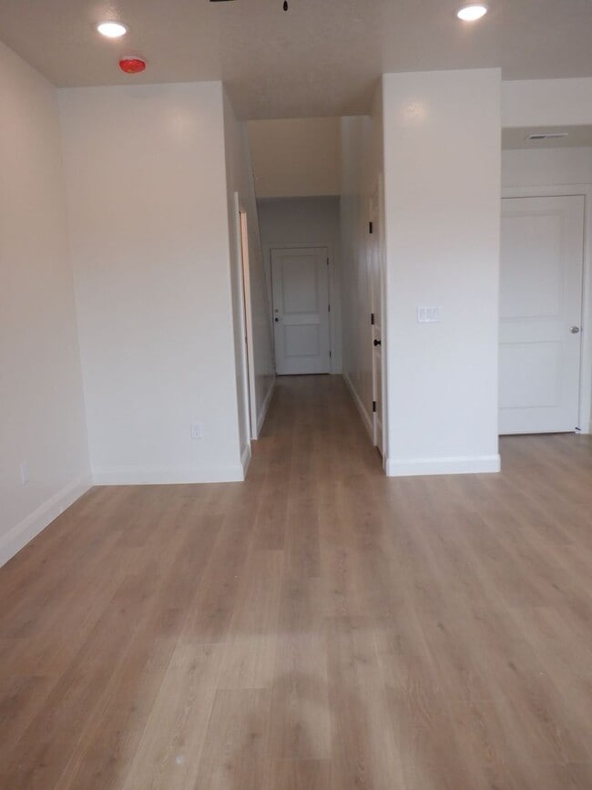 Building Photo - 3 Bed - 2.5 Bath, Newer Construction, Larg...