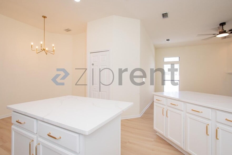 Building Photo - 10721 Long Cove Ct