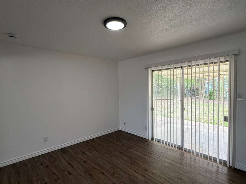 Building Photo - 206 Covina Ave