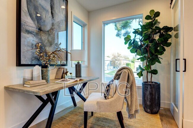 Building Photo - 6016 Comey Ave