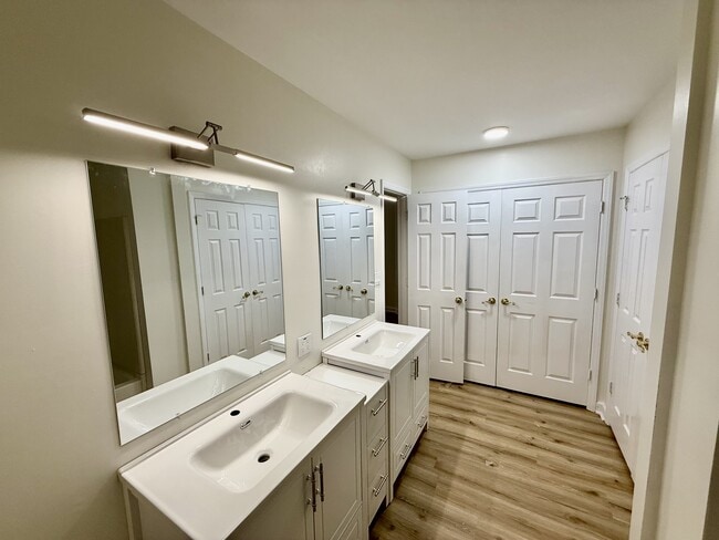 Building Photo - 140 White Oak Cir