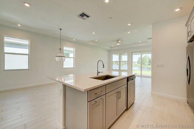 Building Photo - 12712 SW Eleanor Dr