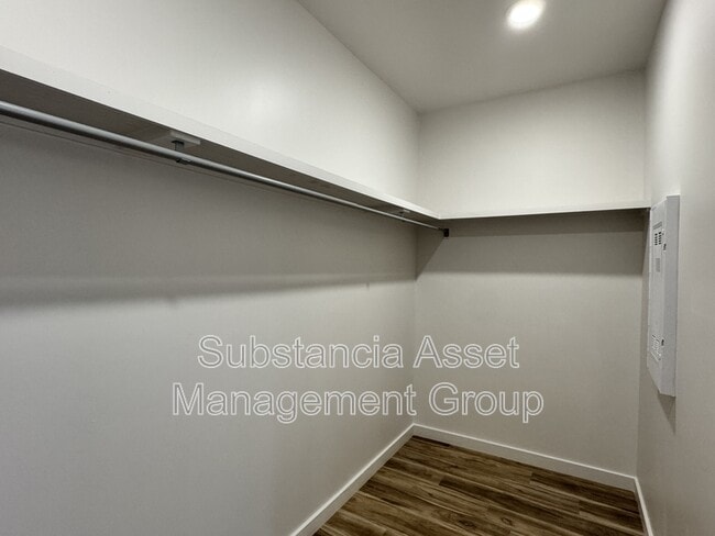 Building Photo - 1653 Midtown Pl