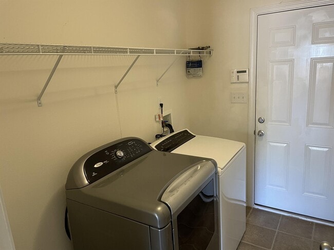 Building Photo - 8770 Kennedy Dr