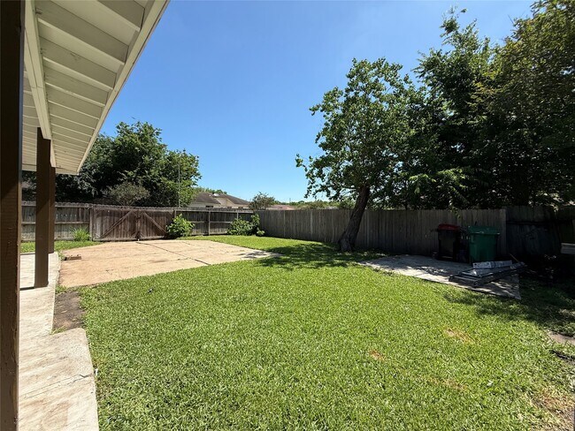 Building Photo - 9503 Homeland Dr