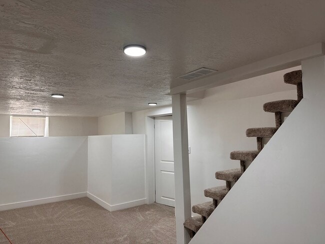Building Photo - 3 Bedroom Home with 2 Car Garage