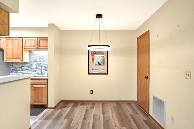 Building Photo - Remodeled 1 bed, 1 bath Gunbarrel Condo! Available NOW!