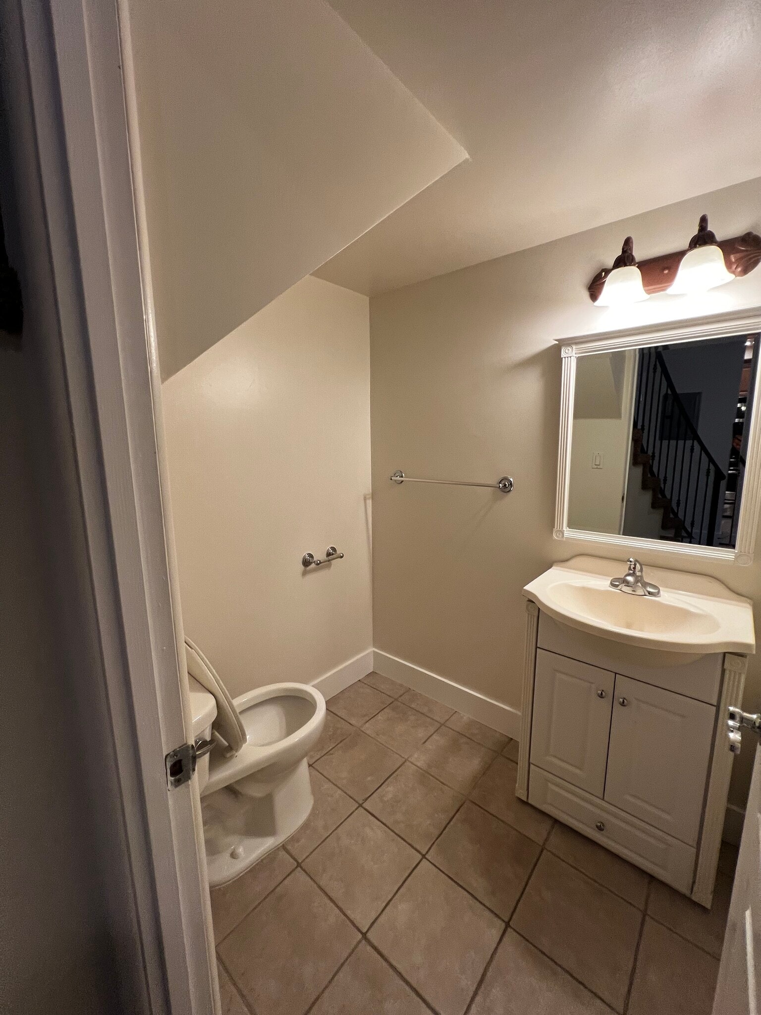 Building Photo - 11048 La Maida St