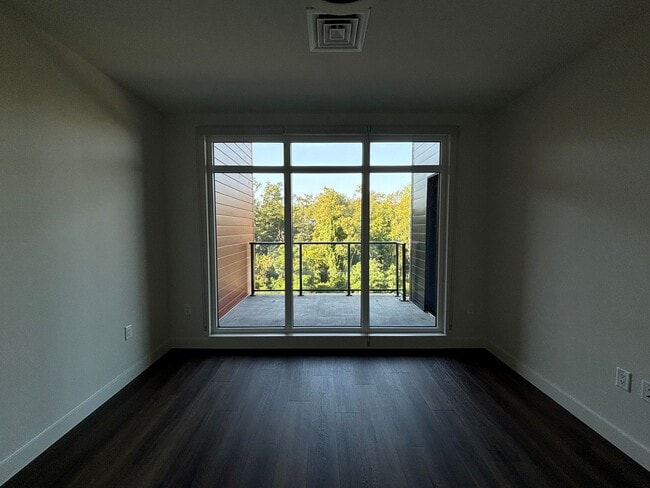 Building Photo - Spacious 1-Bed, 2-Bath + Den with Lake Vie...