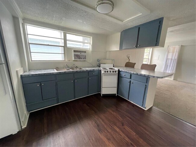 Building Photo - 1708 Ballard Park Dr
