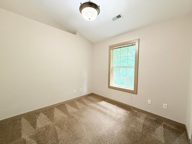 Building Photo - 9554 SW 153rd Ave
