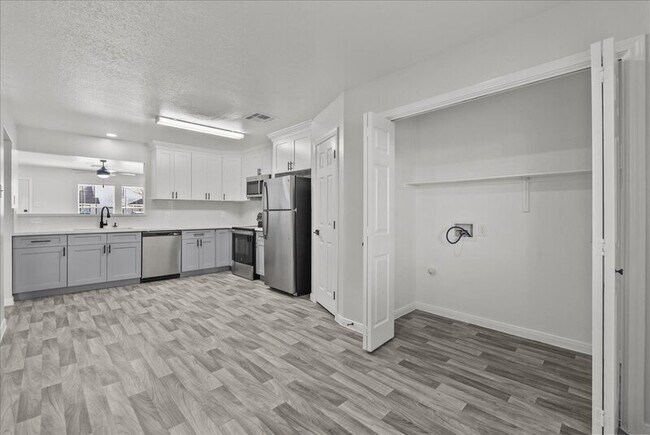 Building Photo - 2101 St Lucia Calle