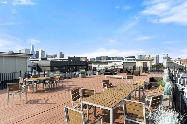 Building Photo - 339 D St