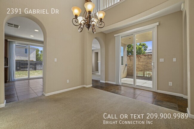 Building Photo - 2391 Gabriel Dr