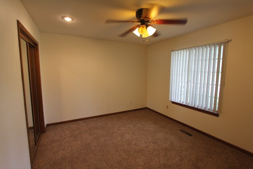 Building Photo - 1312 NW Village Dr