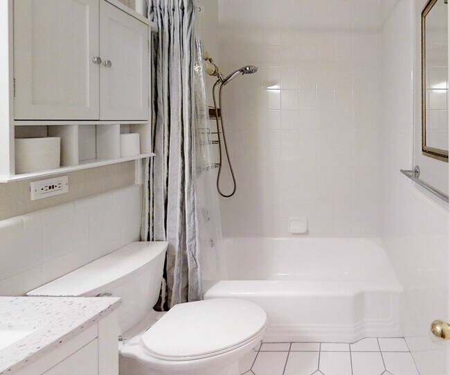 Building Photo - 1190 Clermont St