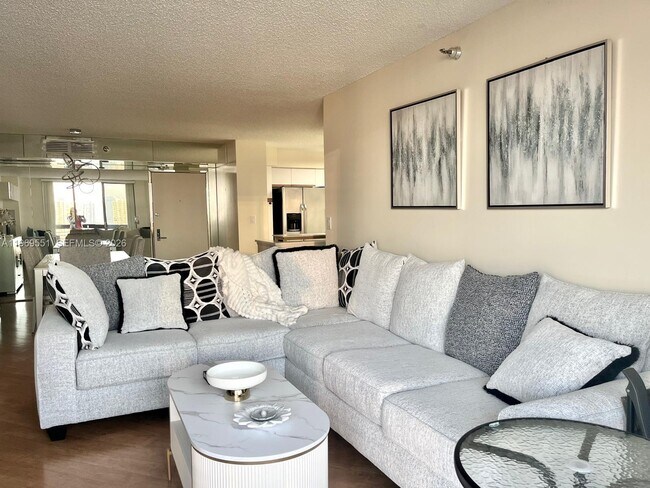 Building Photo - 3530 Mystic Pointe Dr