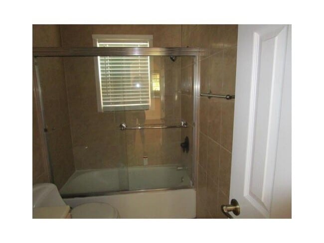 Building Photo - 4565 N Ocean Dr