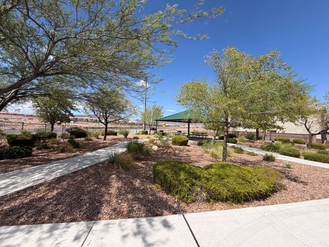Building Photo - 4 BED 2.5 BATH 2 CAR GARAGE SINGLE FAMILY HOME W/ FULLY LANDSCAPED BACKYARD. THIS WAS FORMER MODE...
