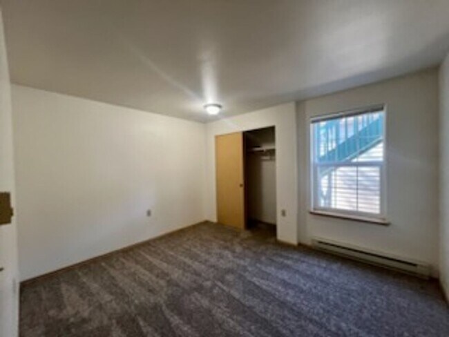 Building Photo - 1409 Bradley Ln