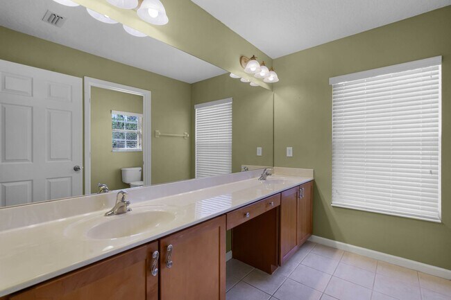 Building Photo - 4/2.5/2 Woodland Lakes Preserve Available Now
