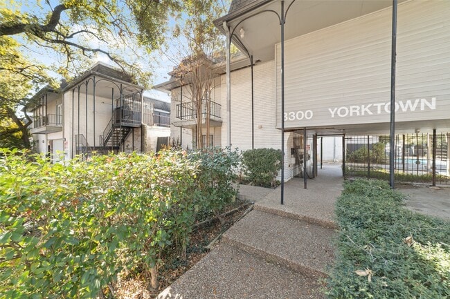 Building Photo - 3300 Yorktown St