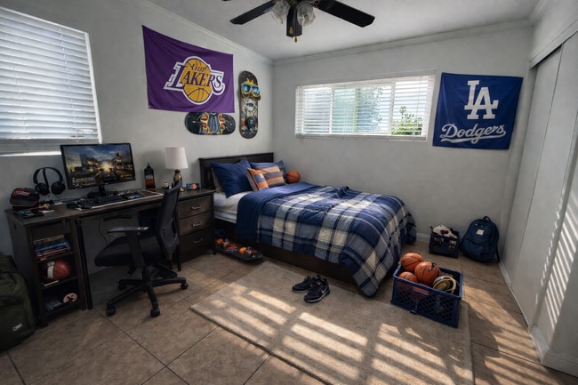 Building Photo - 3158 Juanita St