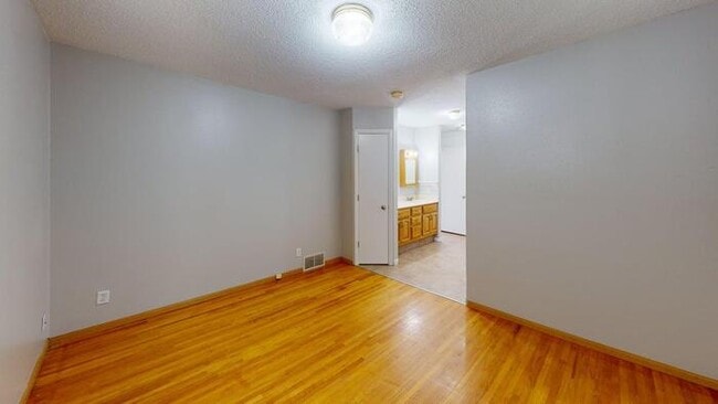 Building Photo - 502 N 26th St