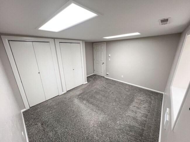 Building Photo - 147 W Fremont Ave