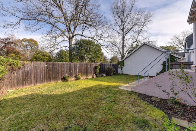 Building Photo - 3837 Y St