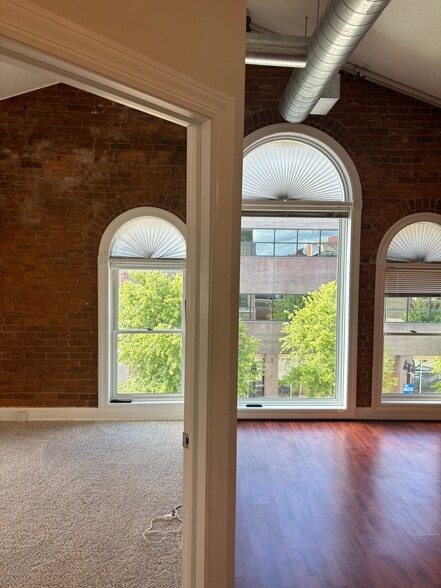 Building Photo - 135 E Prairie Ave