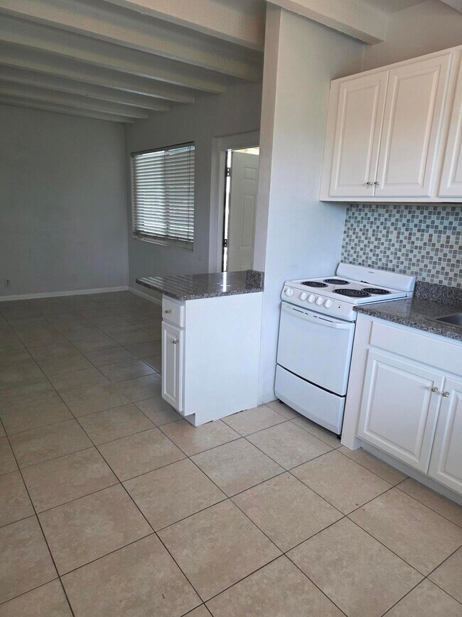 Building Photo - 100 Cascade Ln