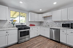 Building Photo - 8001 E Nicaragua Dr