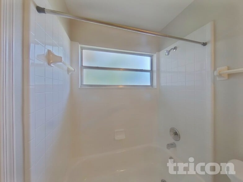 Building Photo - 2009 Kiwi Trail