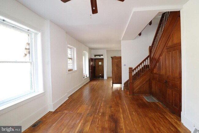 Building Photo - 416 S 45th St
