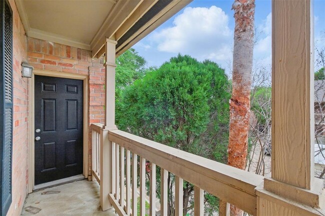 Building Photo - 2255 Braeswood Park Dr
