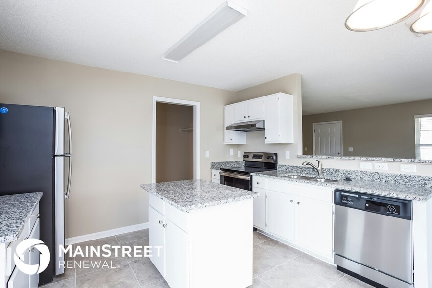 Building Photo - 2 Diamond Ct