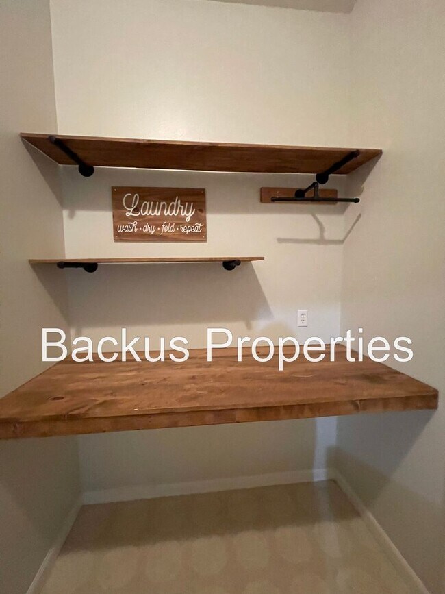 Building Photo - Wonderful four bedroom home close to shopping centers and parks