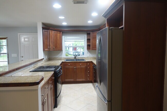 Building Photo - 7607 S Sherrill St