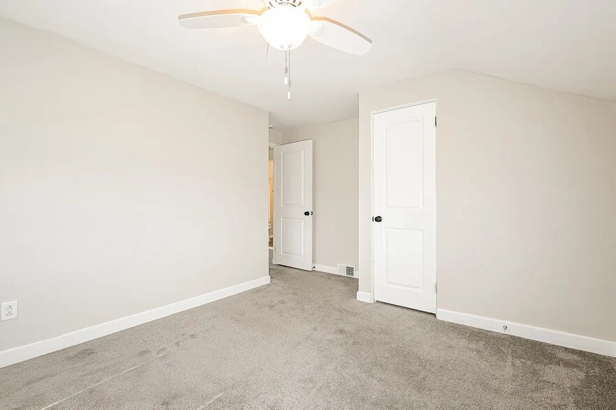 Building Photo - 1254 Edgewood Dr