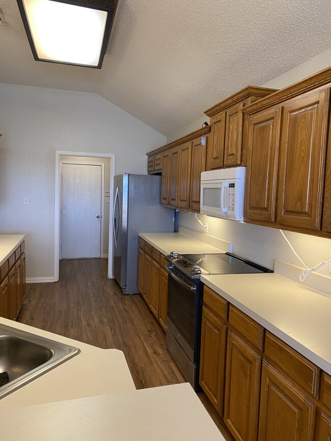 Building Photo - 3136 Braford Dr