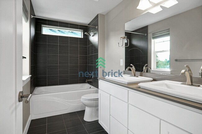 Building Photo - 4 BED AND 2.5 BATH SINGLE FAMILY HOUSE FOR RENT