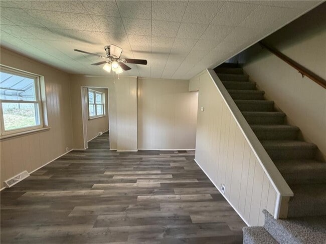 Building Photo - 1156 Eisenhower Dr