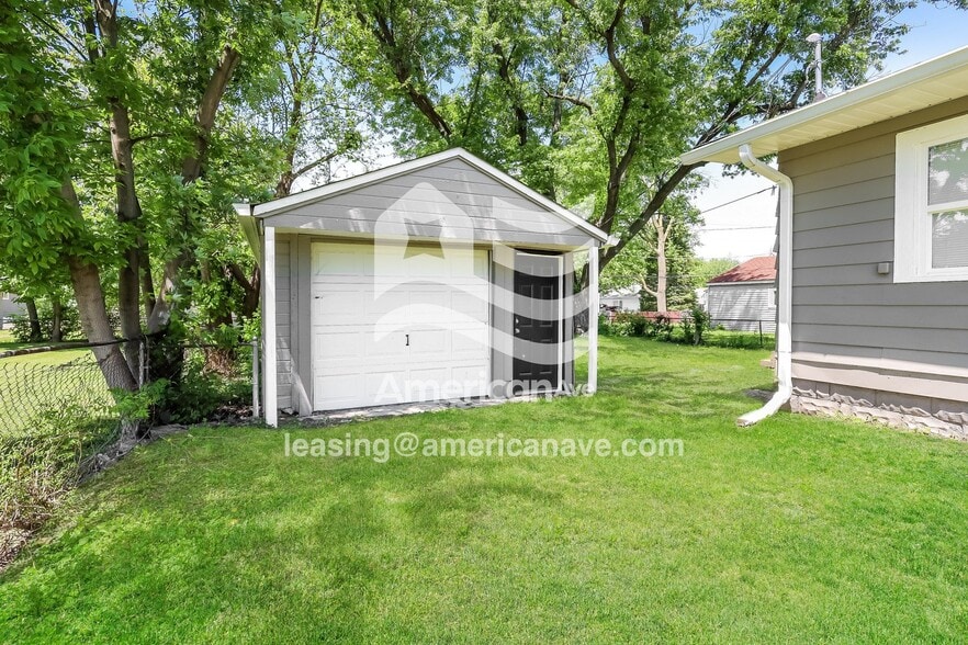 Building Photo - 2126 Dequincy St