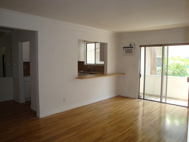 Building Photo - 1538 N Hayworth Ave