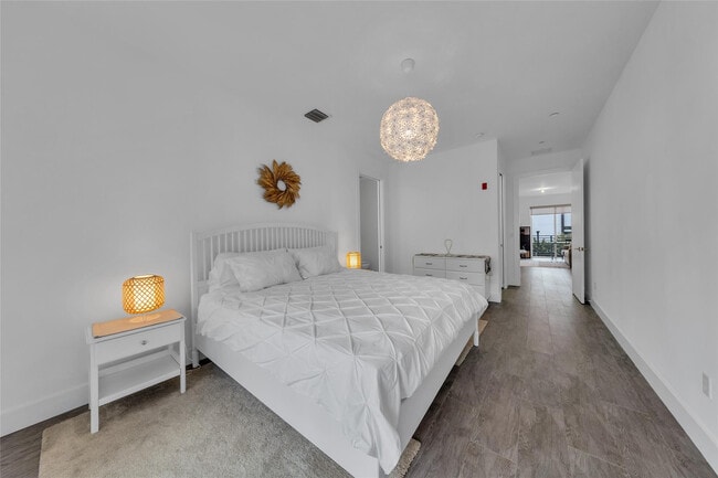 Building Photo - 1045 NE 18th Ave