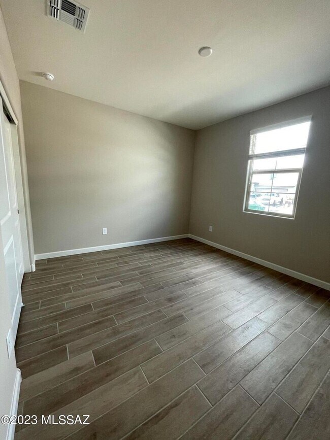 Building Photo - 4 Bed / 3 Bath Energy-efficient home! High...