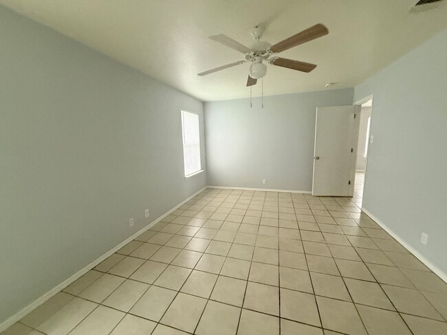 Building Photo - 10607 Shaenview