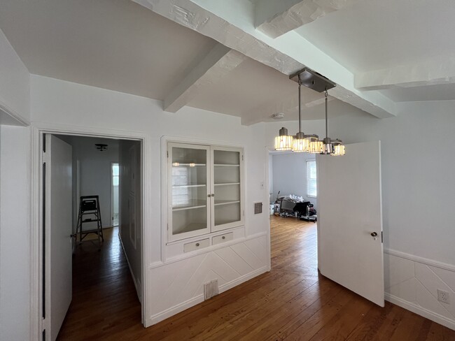 Dining Room - 322 W Plymouth St